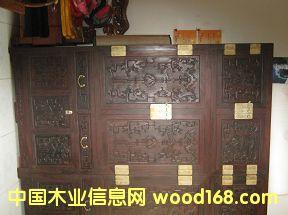 �����tľ����