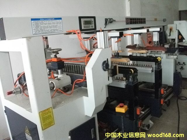 ��������@