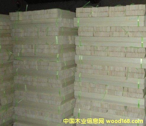 ���l��ľ�l�ŹǗl��Ԕ����B