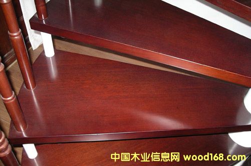 �c(di��n)���鿴�L(zh��ng)�ڹ���(y��ng)�S������ľ���Ŵ�DƬ