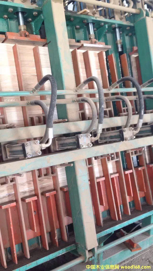 �c���鿴���_˹�M����ľ�Mƴ��Ŵ�DƬ