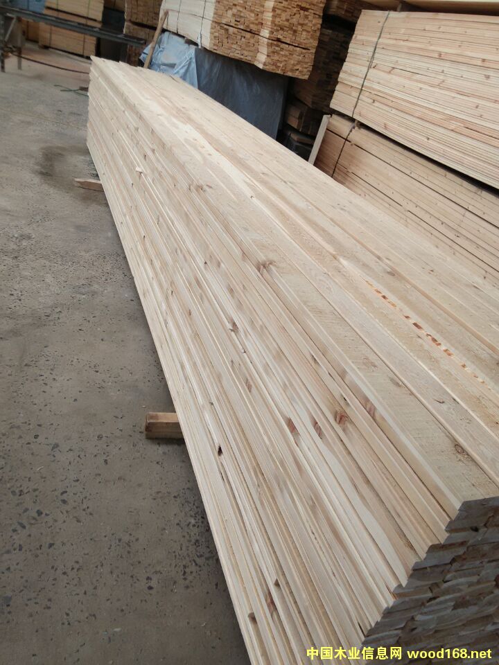 ���~��ľ��