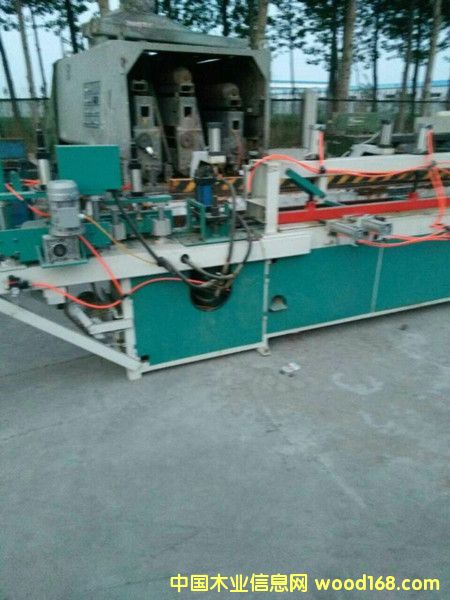 3���Ԅӽ�ľ�C