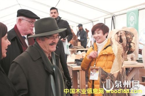 2015�����䡤����ľ���� Ȫ��Ů��̼ґ�(y��ng)���F(xi��n)��(ch��ng)��(chu��ng)��