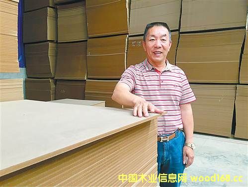 ������Ҋ�b�������A һ������ϰ�ġ��Gɫ��·��