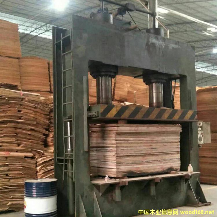 ����؛ 4x8��400����ʽ����ľ�����䉺�C