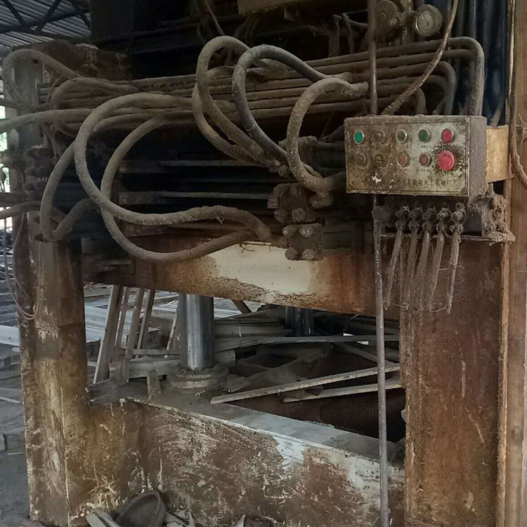 ��4*8��5��ľ�����Ăȉ��C