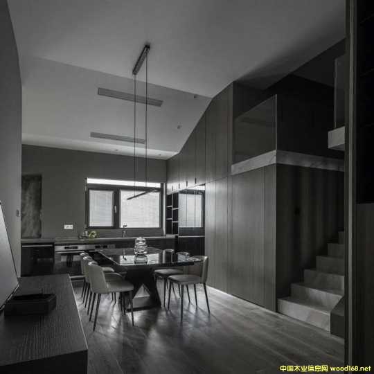 ��ɫ����ľ�����g�b�